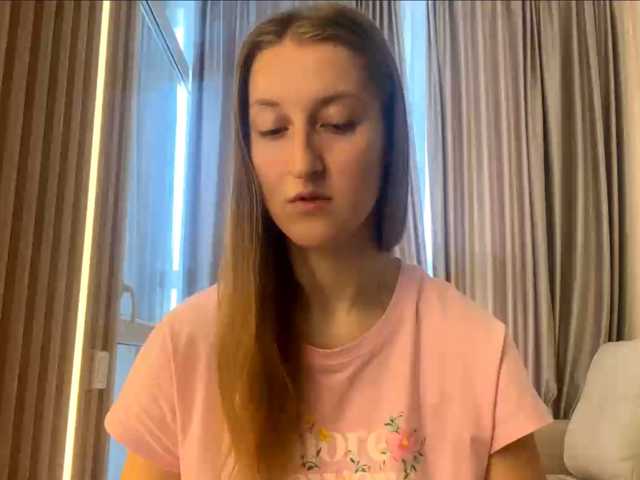 DionneCrum live cam on BongaCams