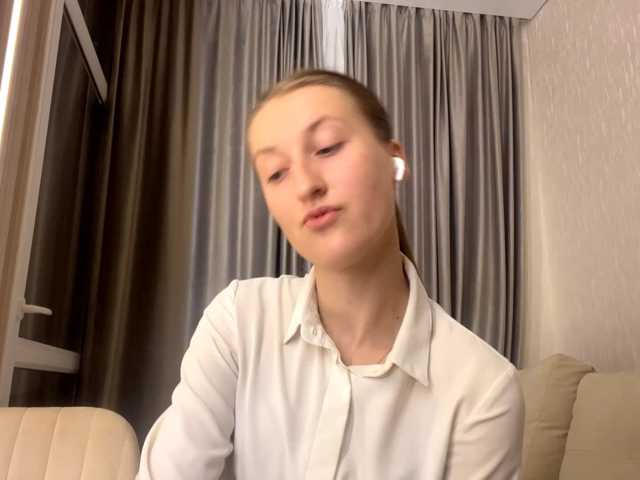 DionneCrum live cam on BongaCams