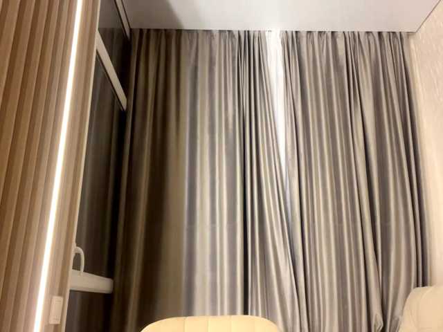DionneCrum live cam on BongaCams