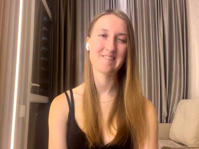 DionneCrum live cam on BongaCams