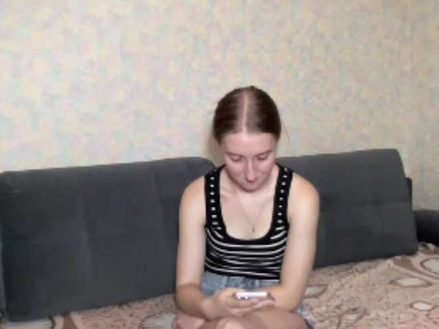DionneCrum live cam on BongaCams
