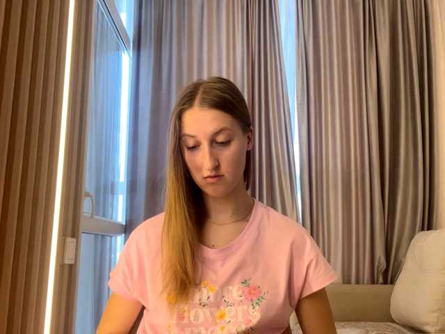 DionneCrum live cam on BongaCams