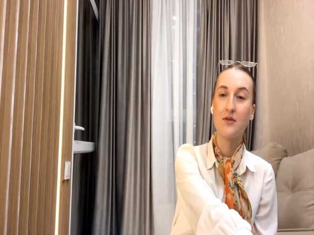DionneCrum live cam on BongaCams
