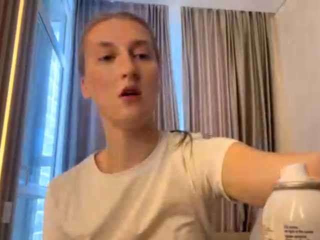 DionneCrum live cam on BongaCams