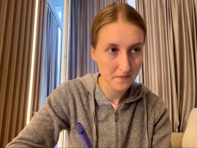 DionneCrum live cam on BongaCams