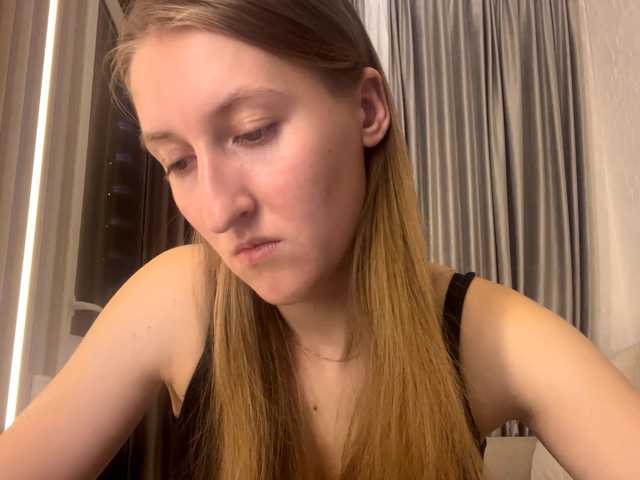 DionneCrum live cam on BongaCams