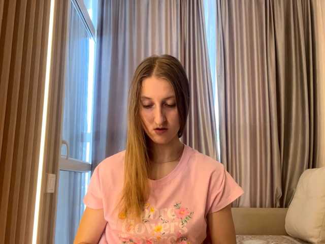 DionneCrum live cam on BongaCams
