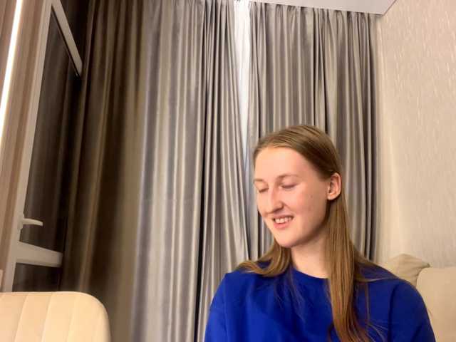 DionneCrum live cam on BongaCams