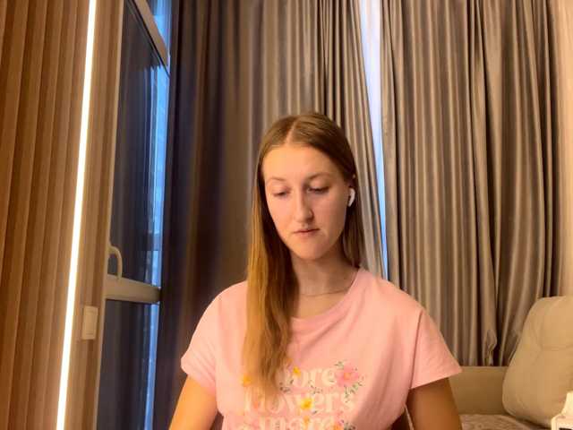 DionneCrum live cam on BongaCams