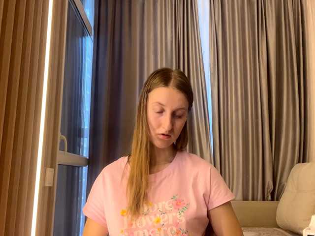 DionneCrum live cam on BongaCams