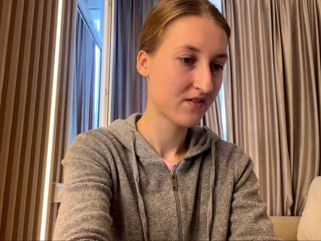 DionneCrum live cam on BongaCams