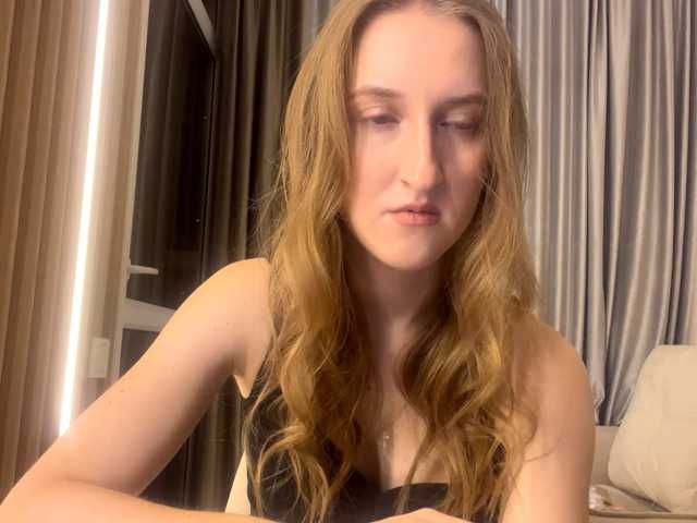 DionneCrum live cam on BongaCams