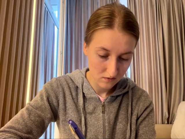 DionneCrum live cam on BongaCams