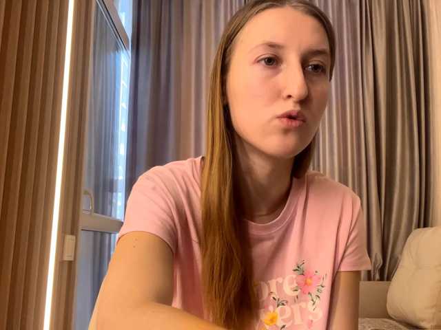 DionneCrum live cam on BongaCams