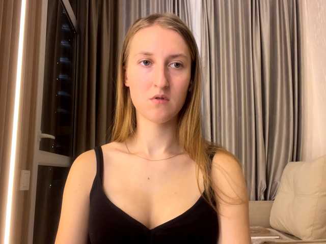 DionneCrum live cam on BongaCams