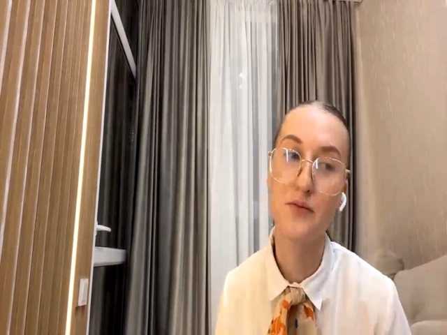 DionneCrum live cam on BongaCams