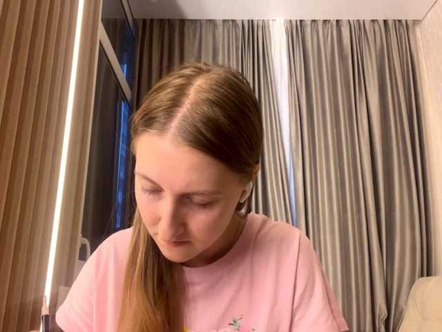 DionneCrum live cam on BongaCams