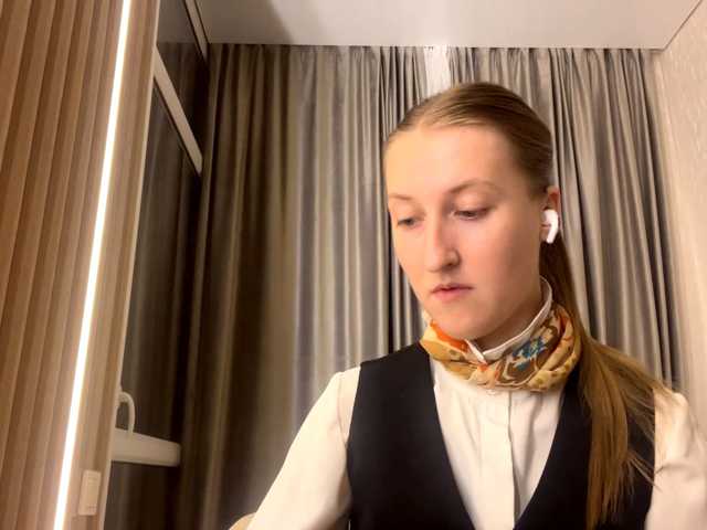 DionneCrum live cam on BongaCams