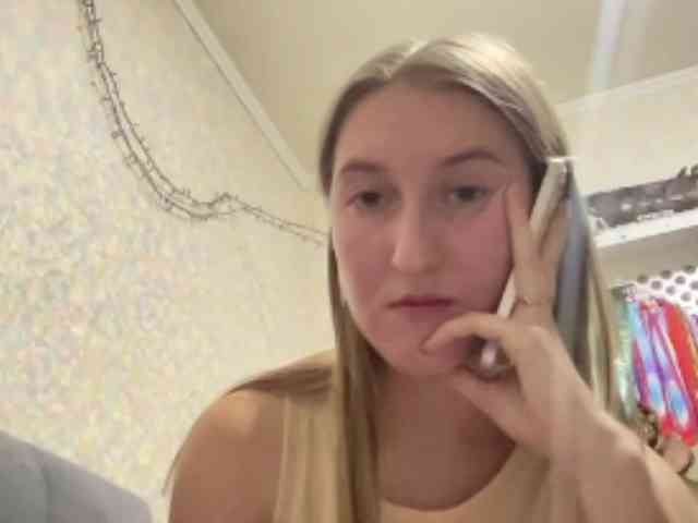 DionneCrum webcam