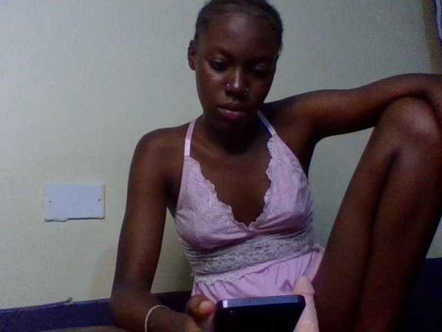 cute-lotty live cam on BongaCams