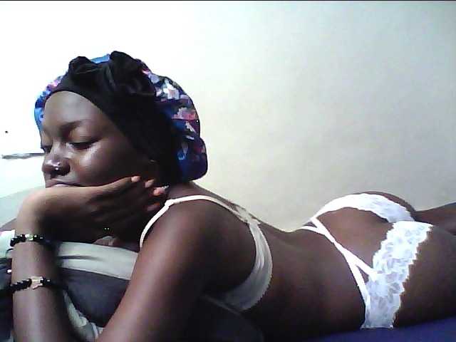 cute-lotty live cam on BongaCams