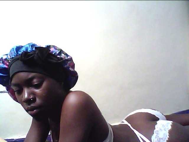 cute-lotty webcam bongacams model stream image