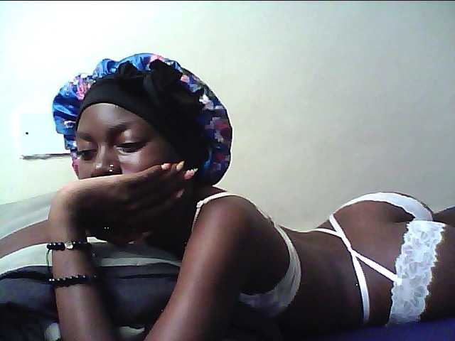 cute-lotty live cam on BongaCams