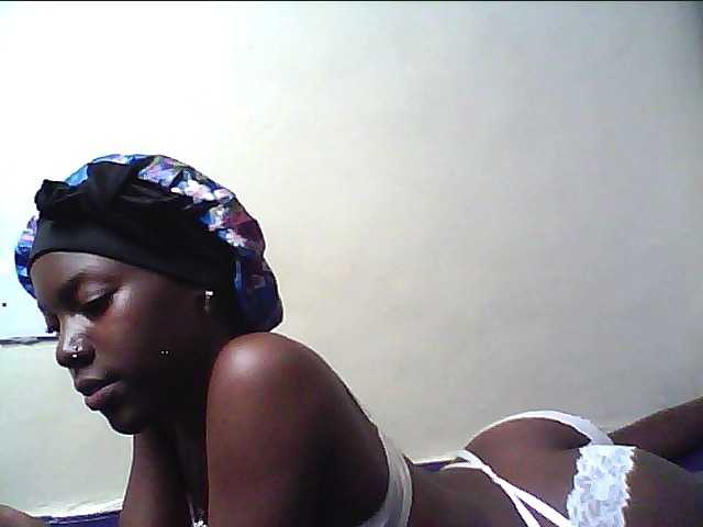 cute-lotty live cam on BongaCams
