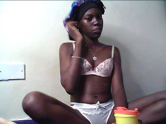 cute-lotty live cam on BongaCams