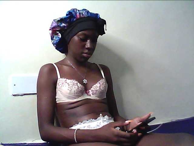 cute-lotty live cam on BongaCams