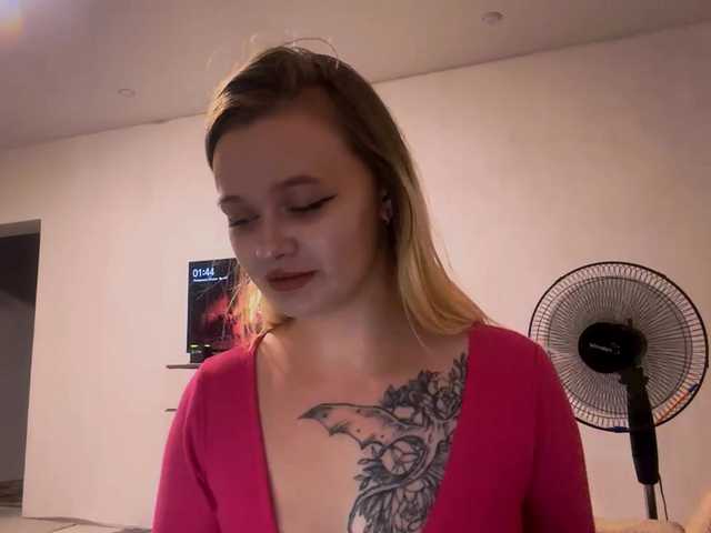 LoritaWhisted live webcam show