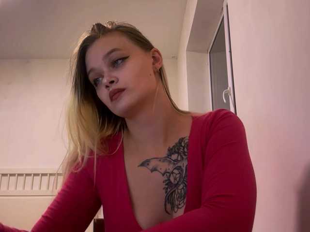 LoritaWhisted live webcam show