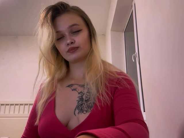 LoritaWhisted live webcam show