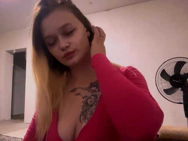 LoritaWhisted live webcam show