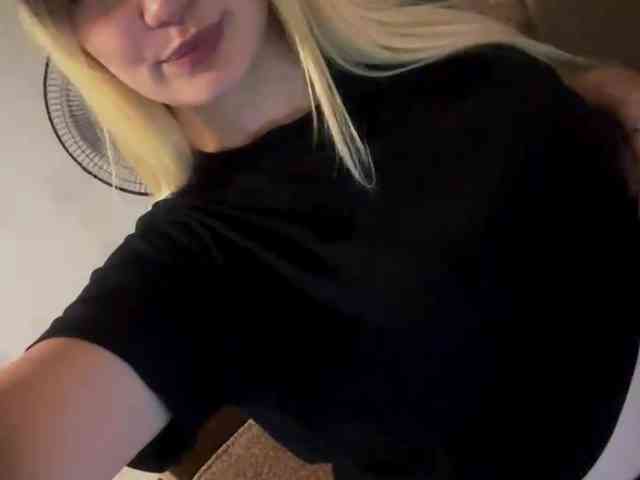 LoritaWhisted webcam