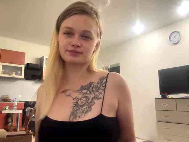 LoritaWhisted webcam