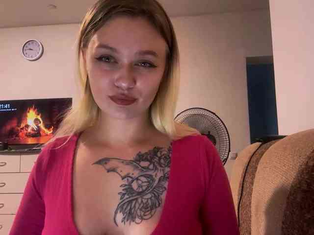 LoritaWhisted webcam