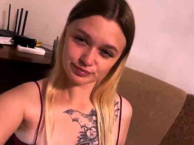 LoritaWhisted webcam