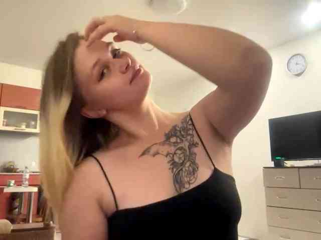 LoritaWhisted webcam