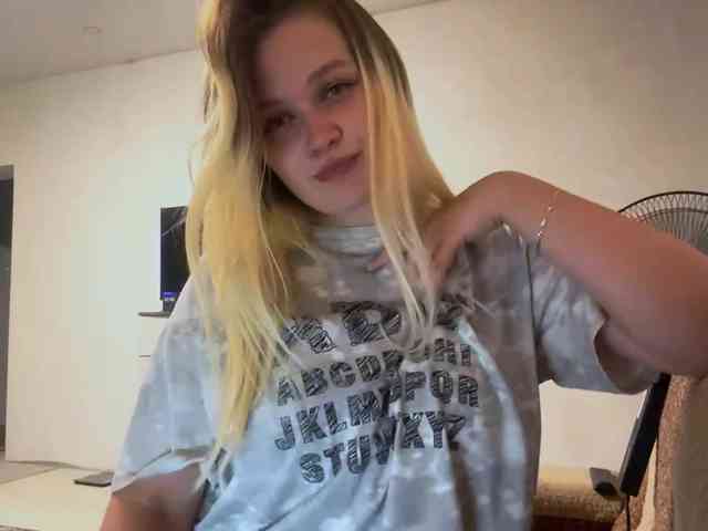 LoritaWhisted webcam