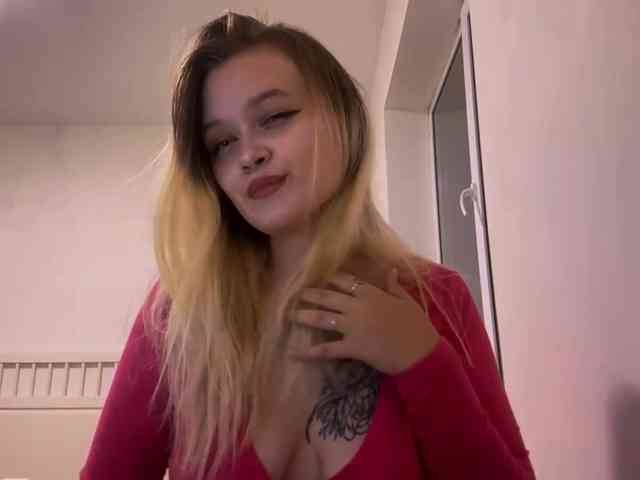 LoritaWhisted webcam
