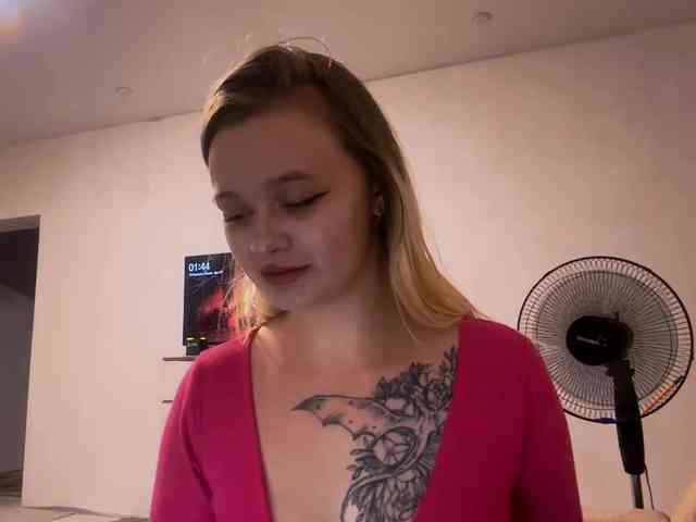 LoritaWhisted webcam