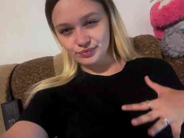 LoritaWhisted webcam