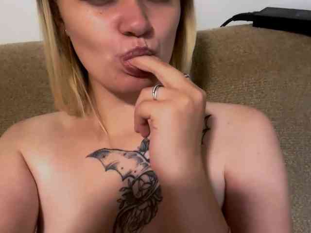 LoritaWhisted webcam