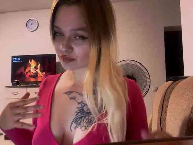 LoritaWhisted webcam