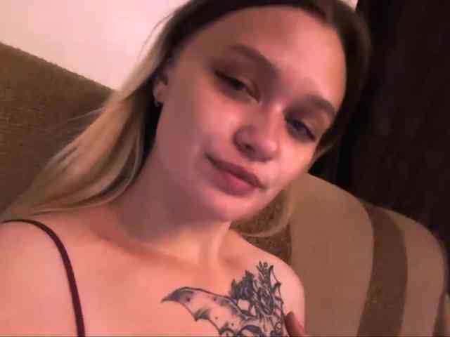 LoritaWhisted webcam