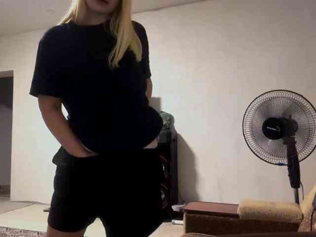 LoritaWhisted webcam