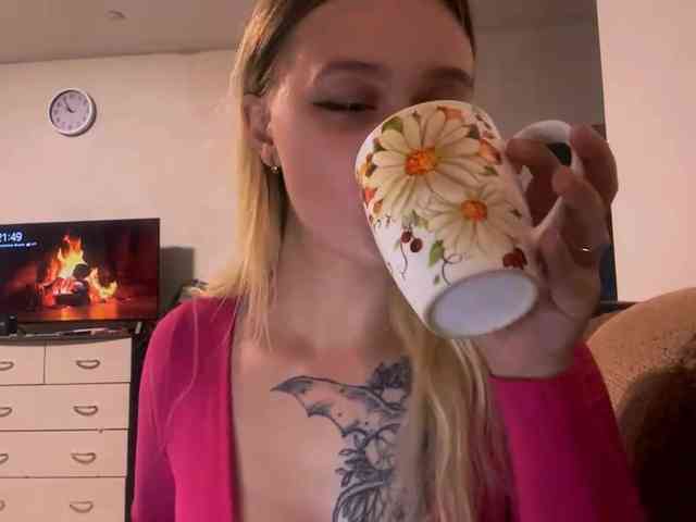 LoritaWhisted webcam