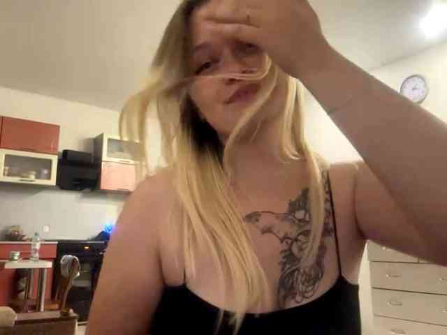 LoritaWhisted webcam