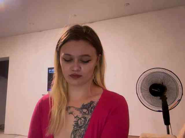 LoritaWhisted webcam
